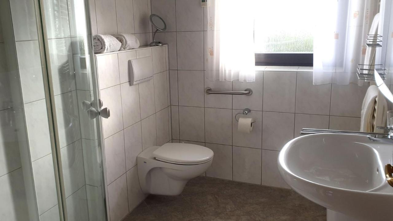 Ferienwohnung Mit Terrasse, Kostenloses Wlan, Parkplatz Bad Oeynhausen Exterior foto